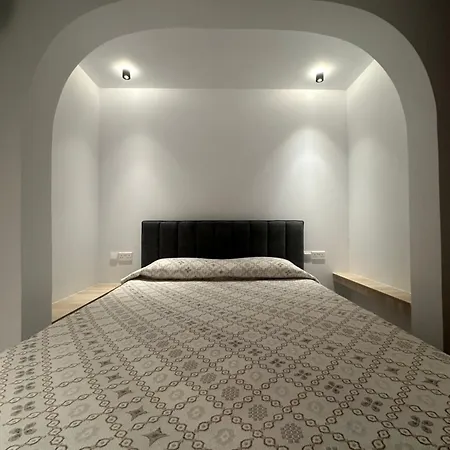 Royal Sunset & شقة *