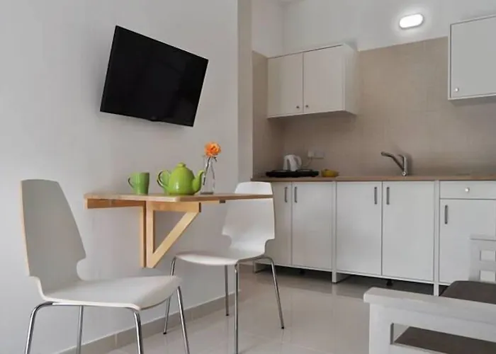 Royal Sunset & * ليماسول